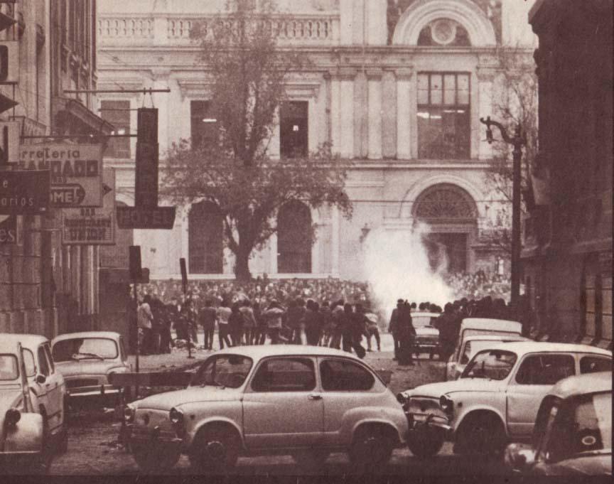 AYER. Violencia frente y dentro de la Universidad de Chile