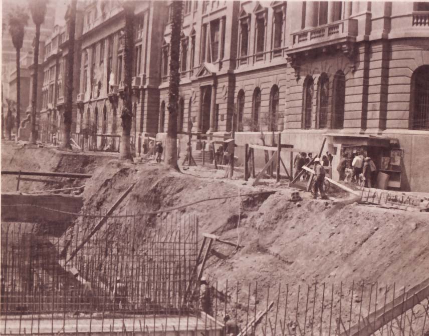 HOY. Frente a la Universidad Católica se construye parte del Metro para Santiago