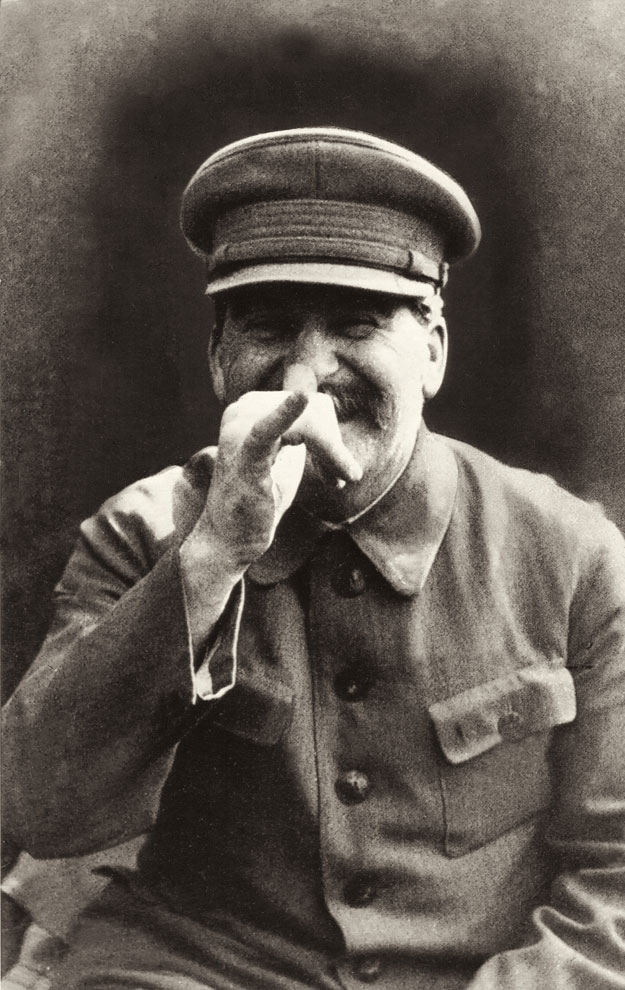 Stalin es capturado en esta instantánea por su guardaespaldas Lt. Gen. Nikolai Vlasik. Las fotos de Vlasik causaron sensación en los años sesenta cuando un periodista soviético las vendió a periódicos y revistas del resto del mundo